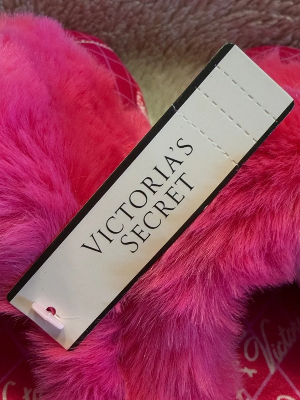 VICTORIA’S SECRET Faux Fur Trim Pink Fishnet Slippers - Picture 5 of 12